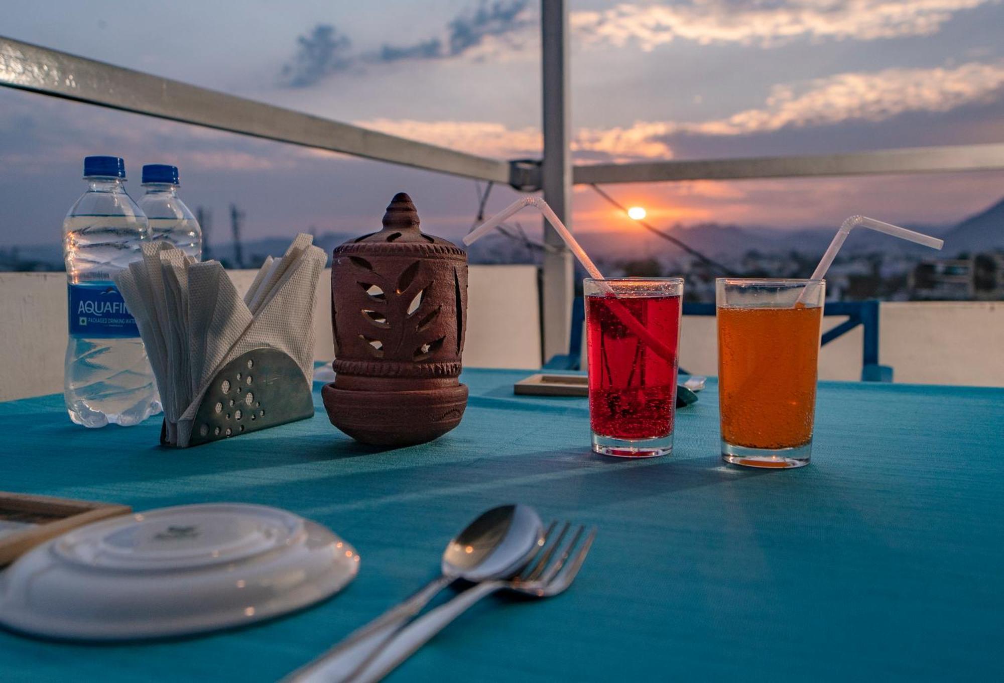 Soham Haveli Udaipur Hostel ภายนอก รูปภาพ